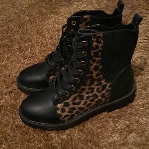 Women’s black/cheetah boot